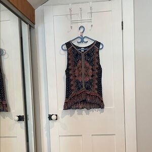 #38, Sleeveless Paisley Print Ruffled Hem Top - Black and Rust